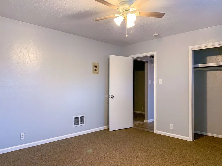 Large One-Bedroom Units Near Nob Hill — Photo 12