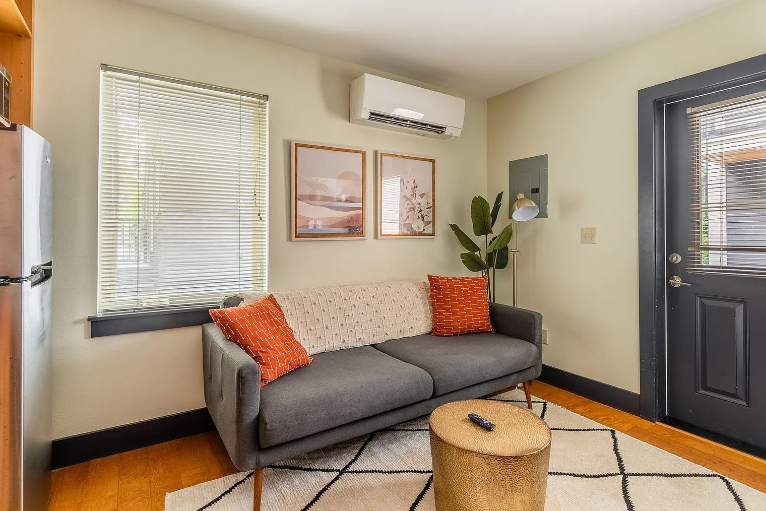 1 bed, 1.0 bath, 279 sqft, $2,000 — Photo 1