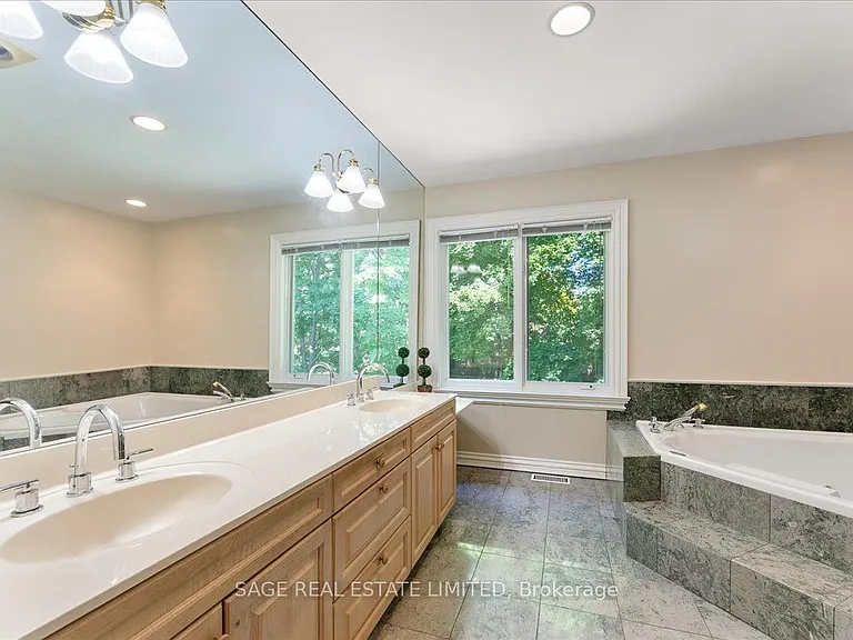 67 Agincourt Dr — Photo 37
