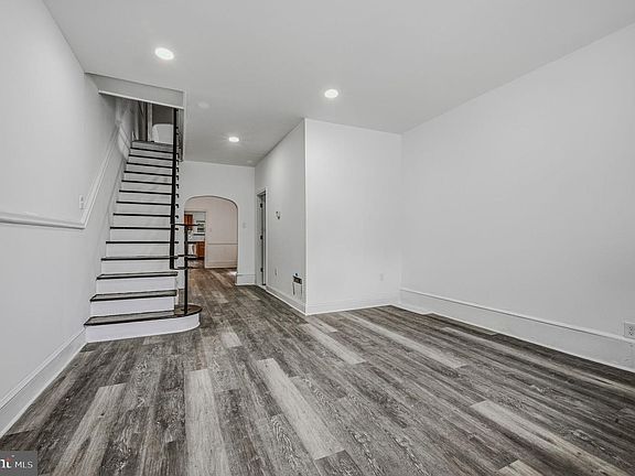 4th image of 1623 W 4th St