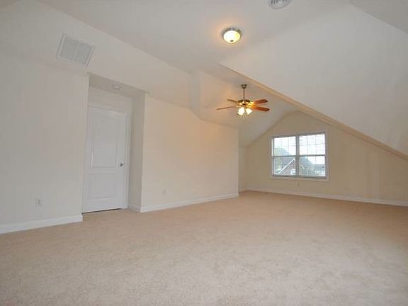 4th image of 2121 Oaklawn Ct