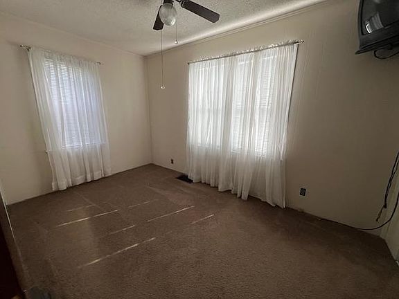 5th image of 550 N Waddell Ave
