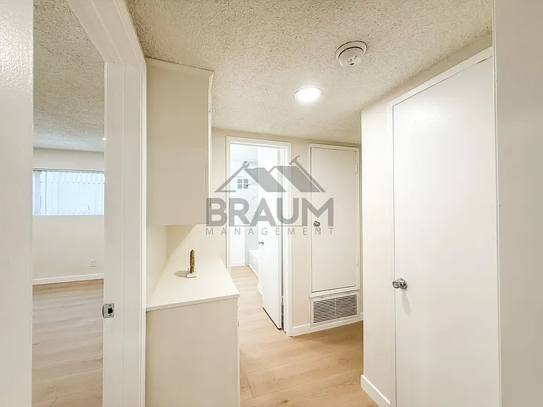 6041 WHITSETT — Photo 10
