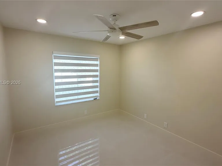 692 Maplewood Ct — Photo 12