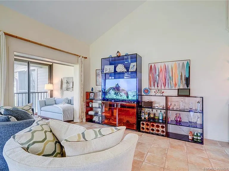 233 NE Edgewater Dr #201 — Photo 16