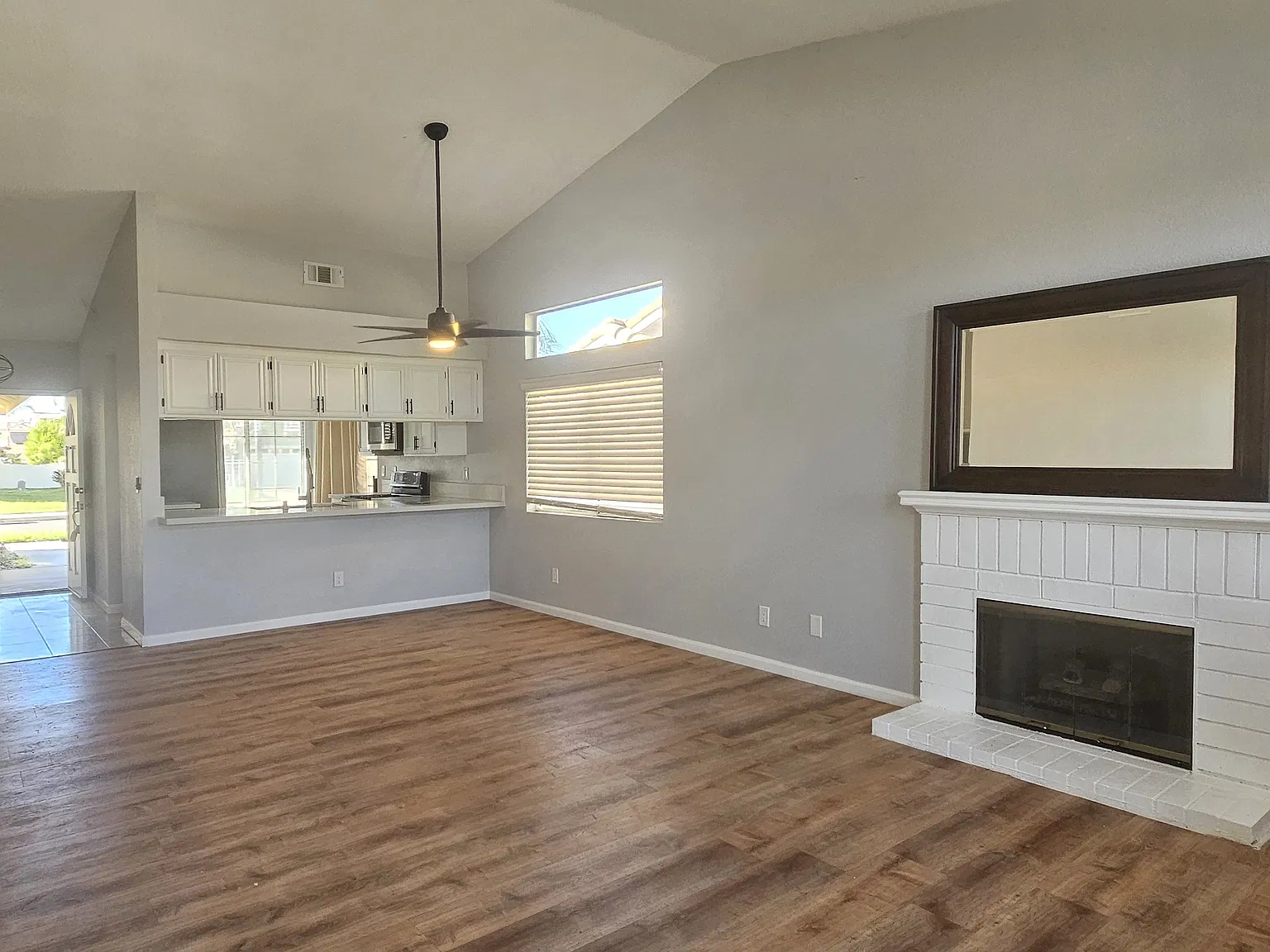 3 bed, 1275 sqft, $3,395 — Photo 4