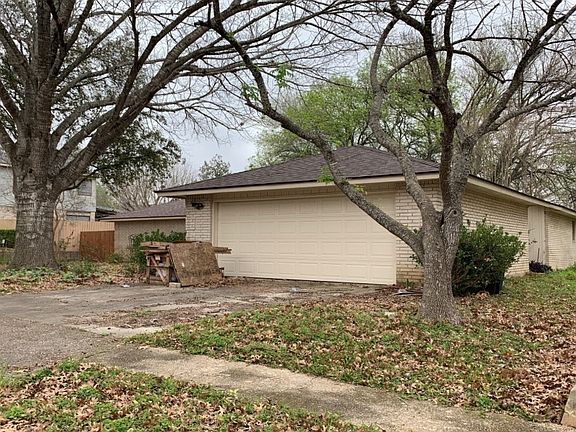 2nd image of 3510 Foxbriar Ln