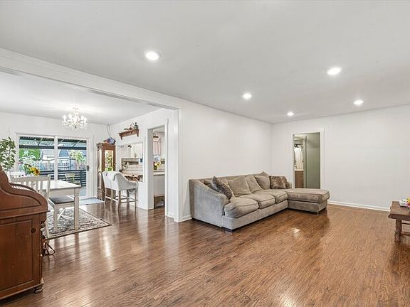 5th image of 561 18th Ave