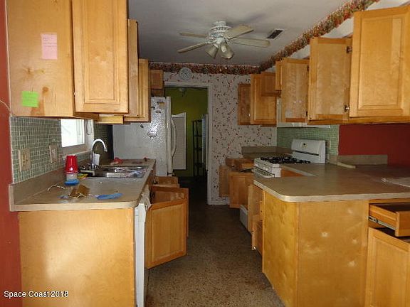 5th image of 993 Palmer St