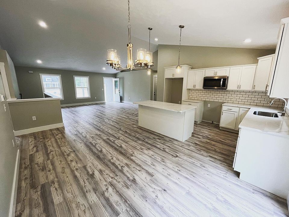 2nd image of 5466 Golfside Dr