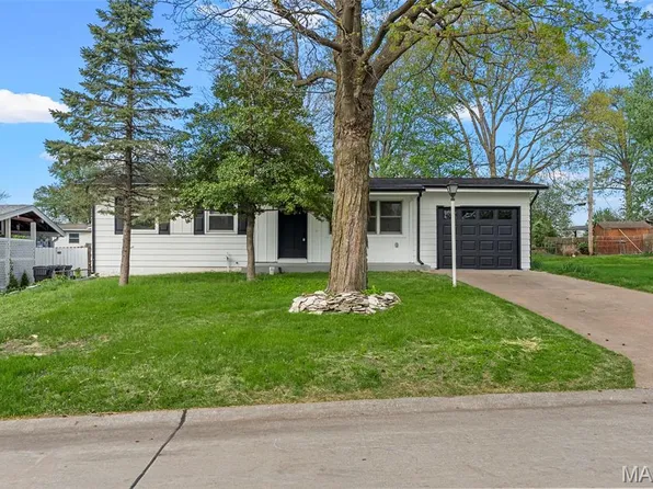 127 Yankee Dr, Saint Charles, MO 63303