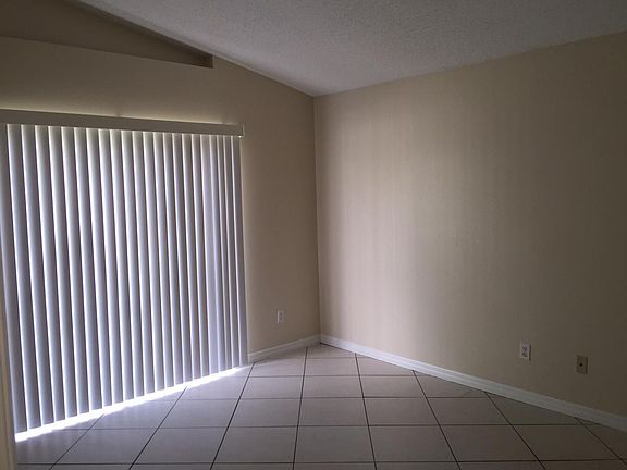 5th image of 174 Dahlia Village Cir