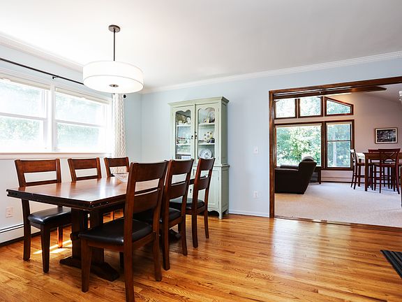 4th image of 41 Hemlock Rd