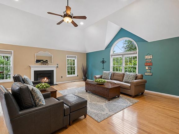 2nd image of 8 Margaret Circle