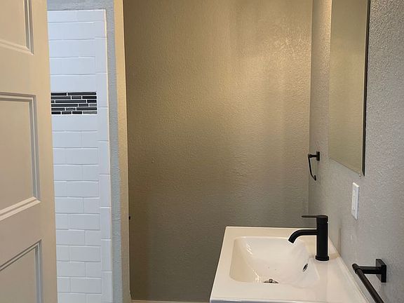 4th image of 115 Park Ave #1S