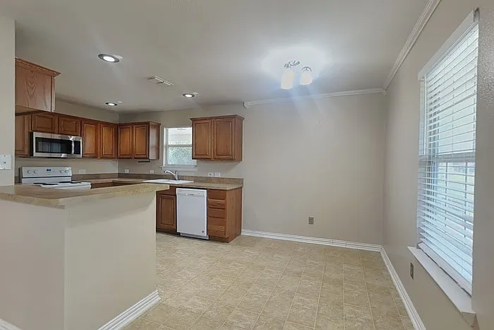 709 Pride Ct — Photo 6