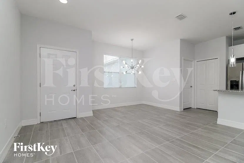 4 bed, 2.0 bath, 1750 sqft, $2,090 — Photo 2