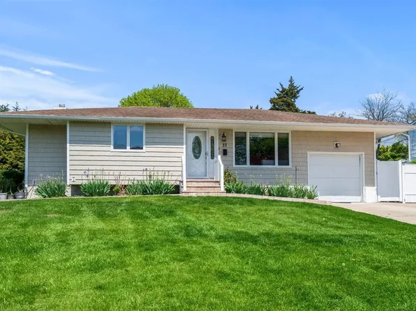 37 Donna Lane, Commack, NY 11725