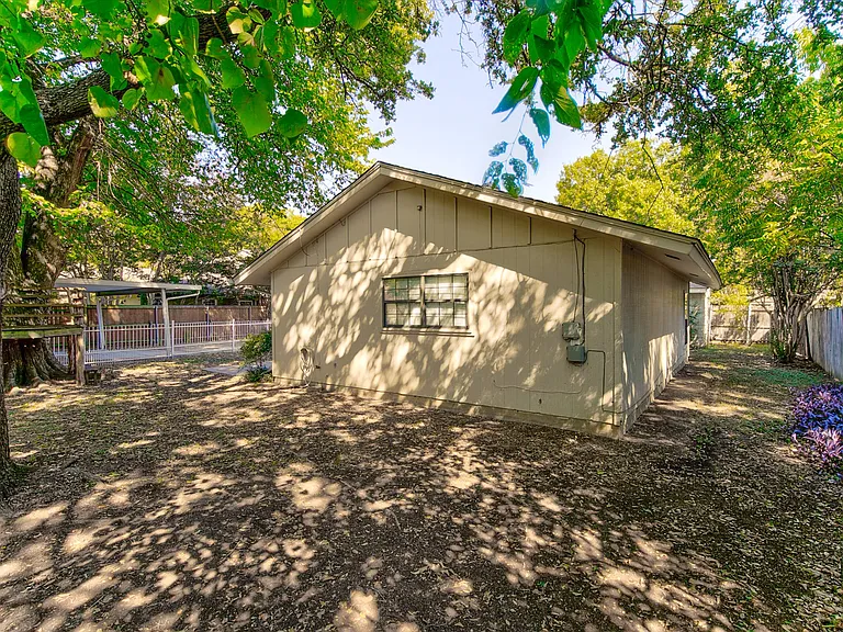 3727 W Biddison St — Photo 11