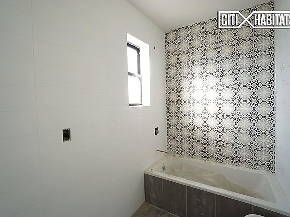 3rd image of 3750 Broadway Frnt 1