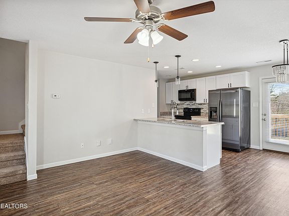 3rd image of 6007 Freebird Ln