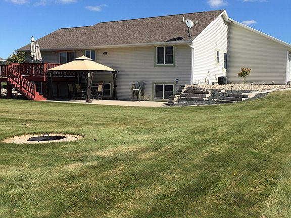 .43 acre/fire pit/deck/patio