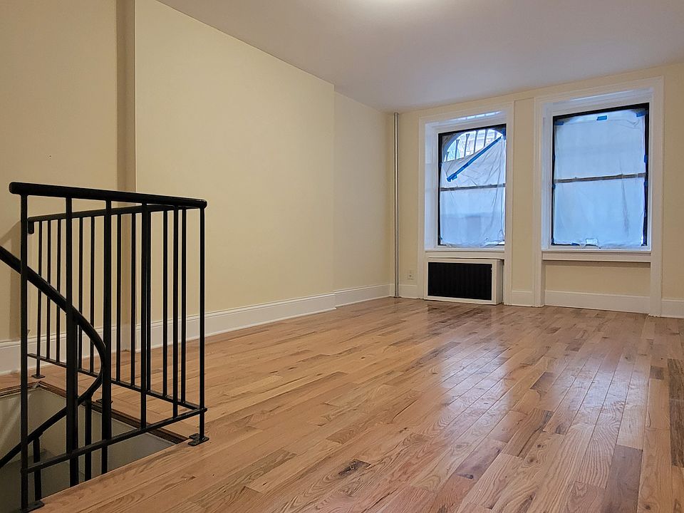 1st image of 272 W 77th St Penthouse 1