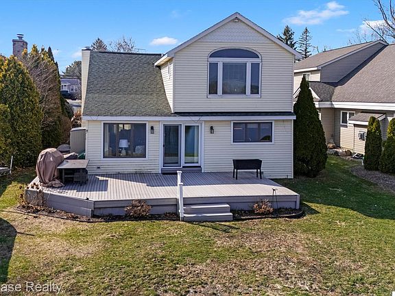 4th image of 2324 N Duck Lake Rd