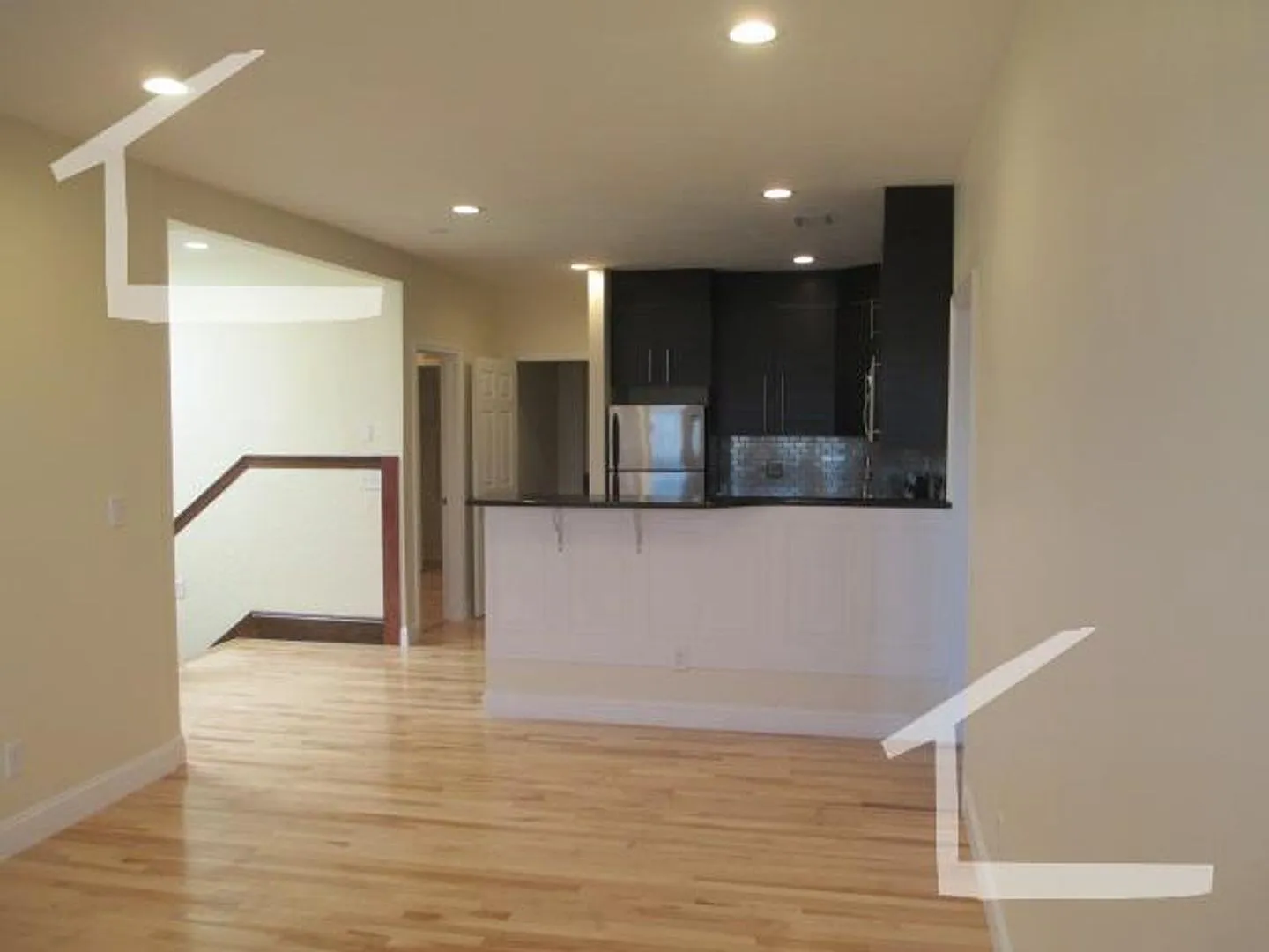 Huge, updated, sunny 5 bed in Coolidge Corner for 9/1! — Photo 2