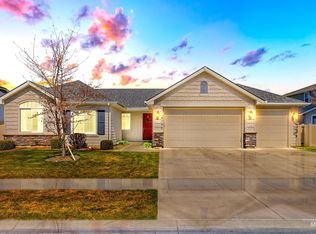 6166 E Canyon Crossing Dr, Nampa, ID 83687