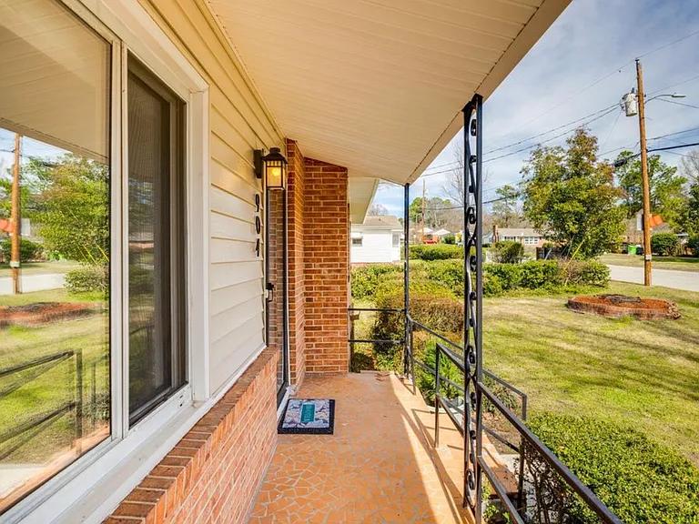 904 Beverly Dr — Photo 20