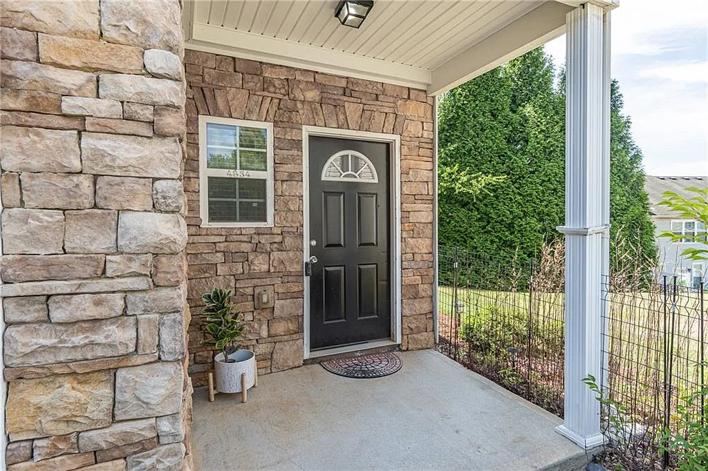 3 bed, 2.5 bath, 1740 sqft, $2,000 — Photo 3