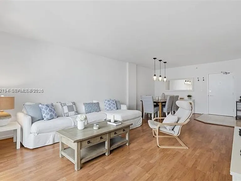 10275 Collins Avenue Cu #718 — Photo 9