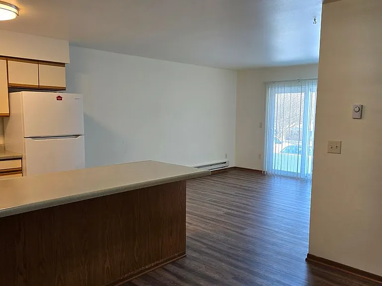 215 Weed St — Photo 2