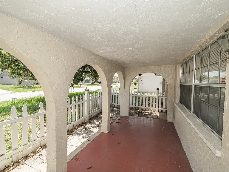 7911 Foxwood Dr — Photo 3