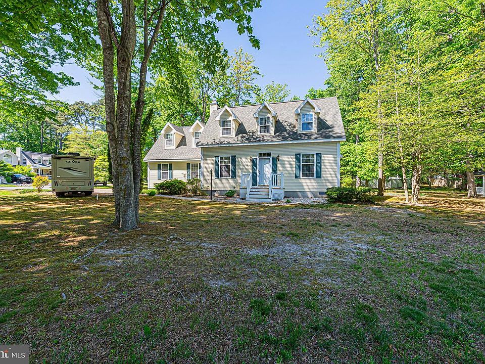 1st image of 300 Steamboat Ln
