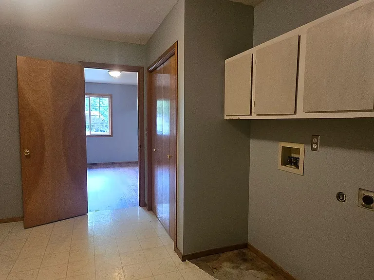11 E Eld Pl — Photo 17