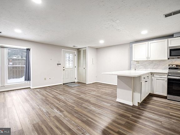3rd image of 13335 Whitechurch Cir