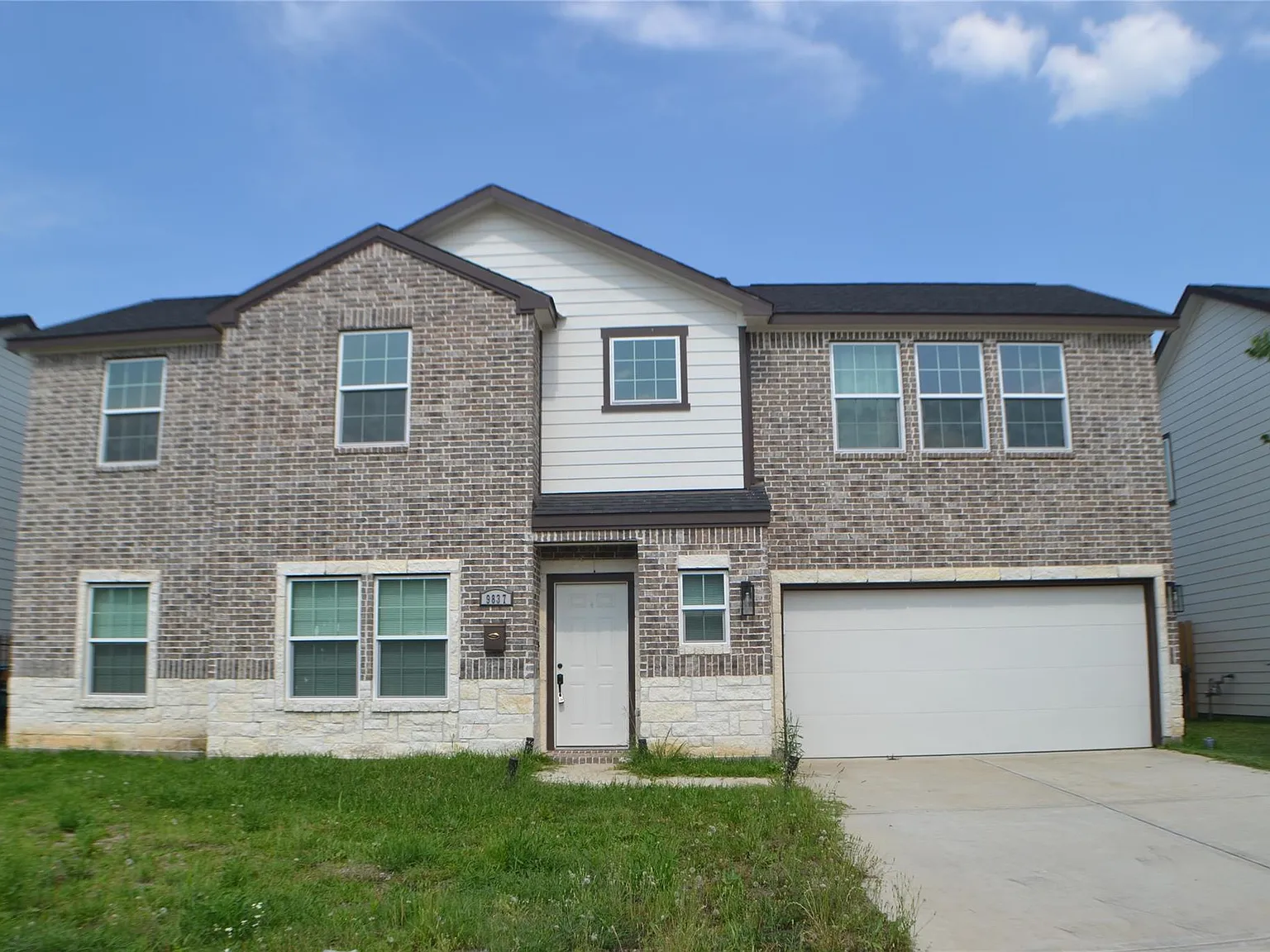 4 bed, 2.5 bath, 1970 sqft, $2,095 — Photo 1