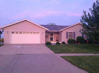 13 Melrose Ln, Grinnell, IA 50112
