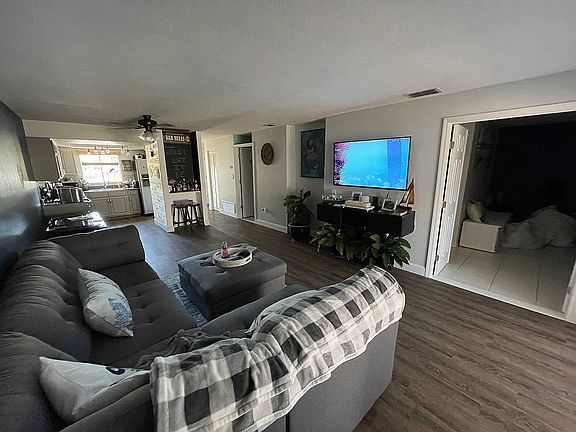 2nd image of 404 Country Ln NE