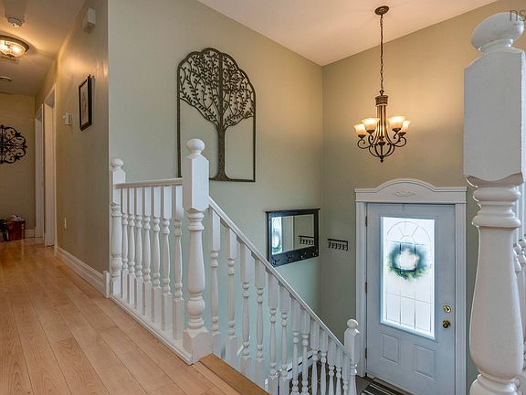 5th image of 21 Clairmont Rd E