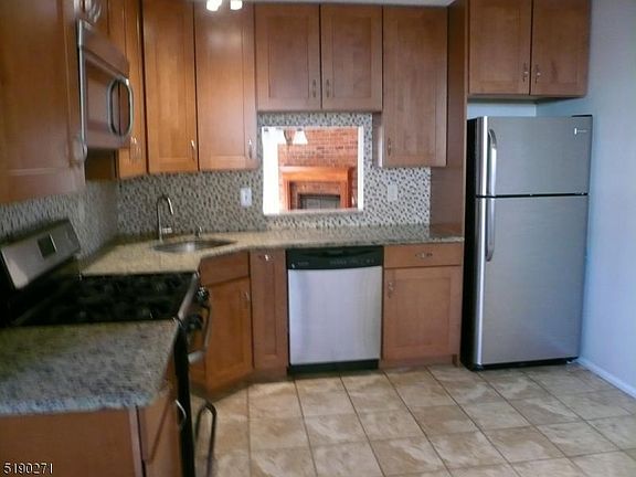 5th image of 306 Brokaw Ct