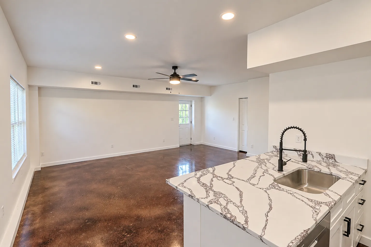 3 bed, 1000 sqft, $1,850 — Photo 4