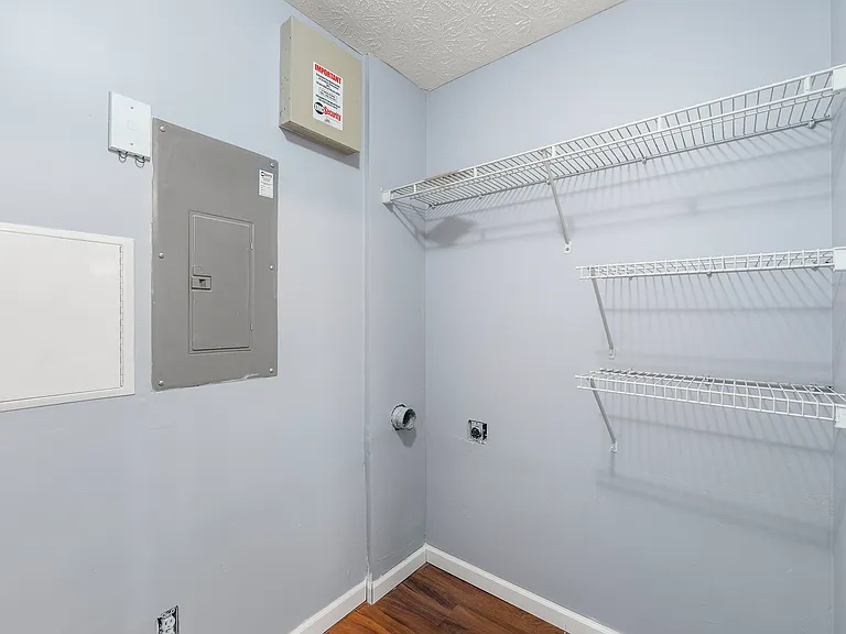 3247 Fairington Dr — Photo 14