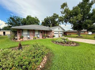 552 Sims St, Angleton, TX 77515