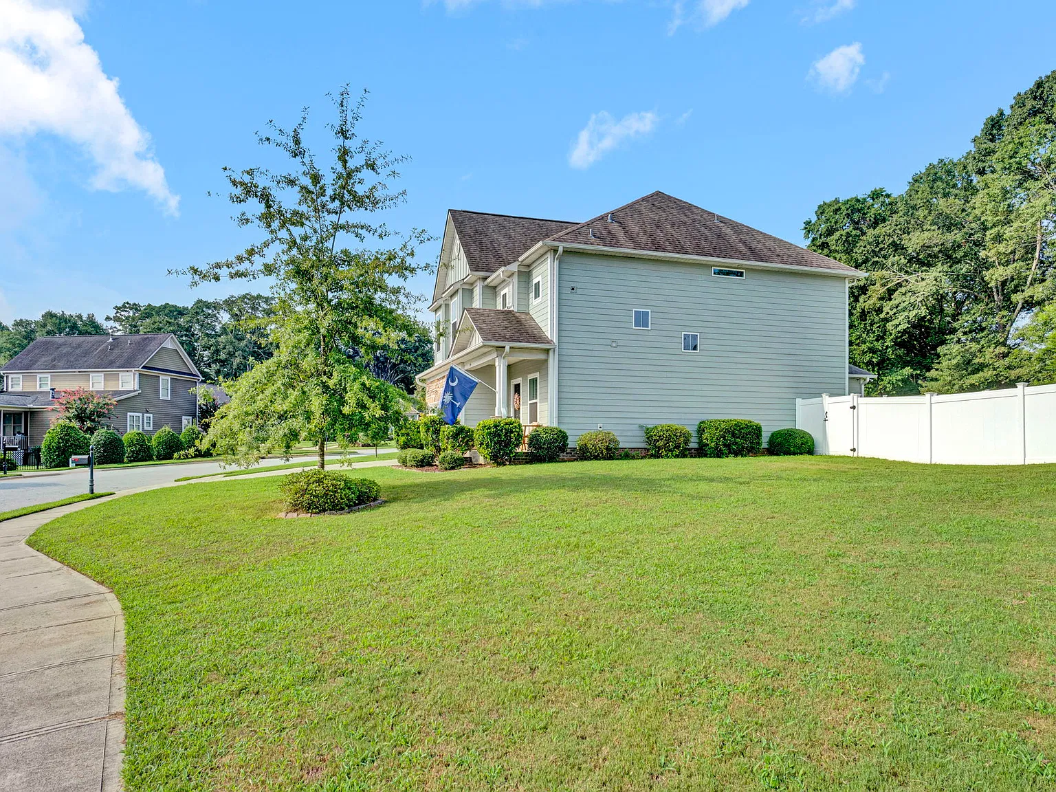 4 bed, 2.5 bath, 2243 sqft, $2,700 — Photo 2