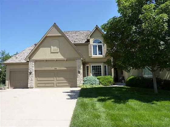 1st image of 708 NE Plumbrook Pl