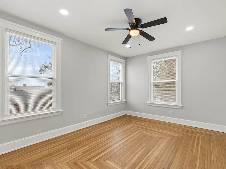 2978 Wardall Ave — Photo 32