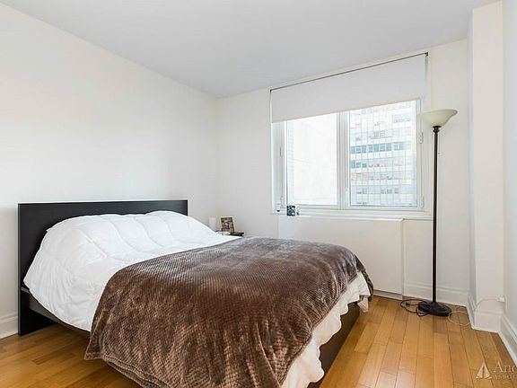5th image of 212 E 47th St APT 22A
